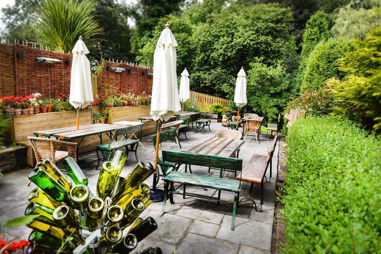 Roebuck Inn Mobberley Exterior photo